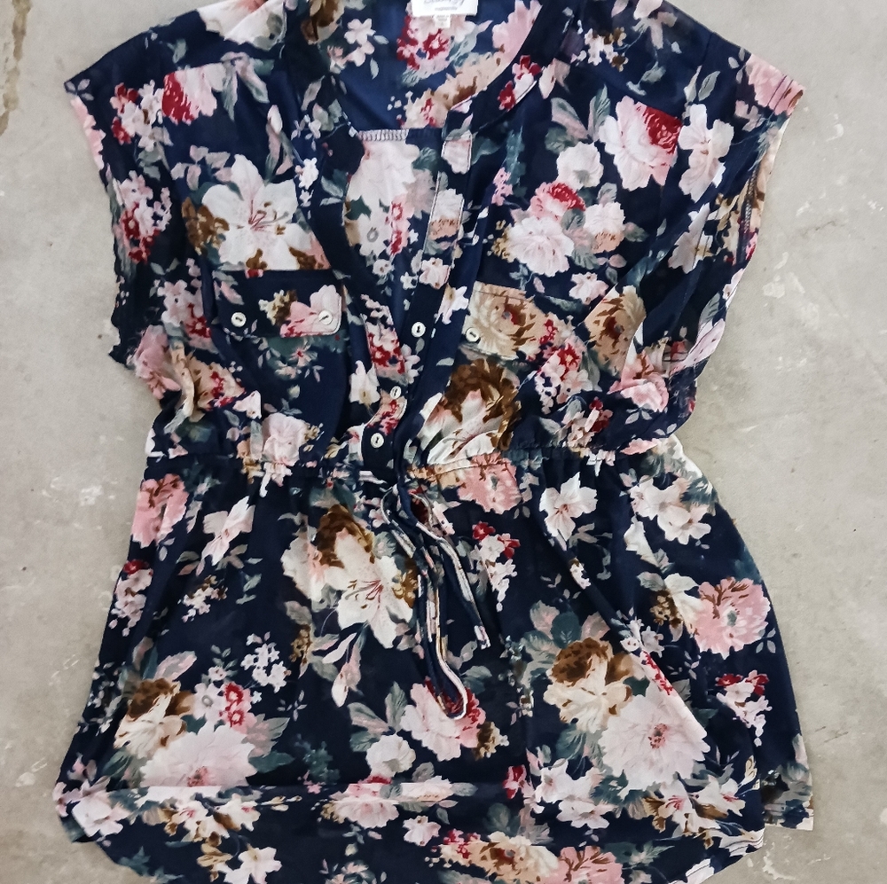 Maternity Floal Blouse. Size lg